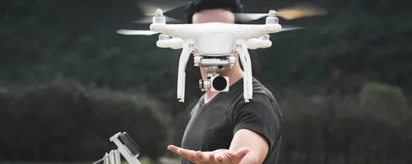 Explorez le ciel avec un drone portable, les essentiels a connaitre